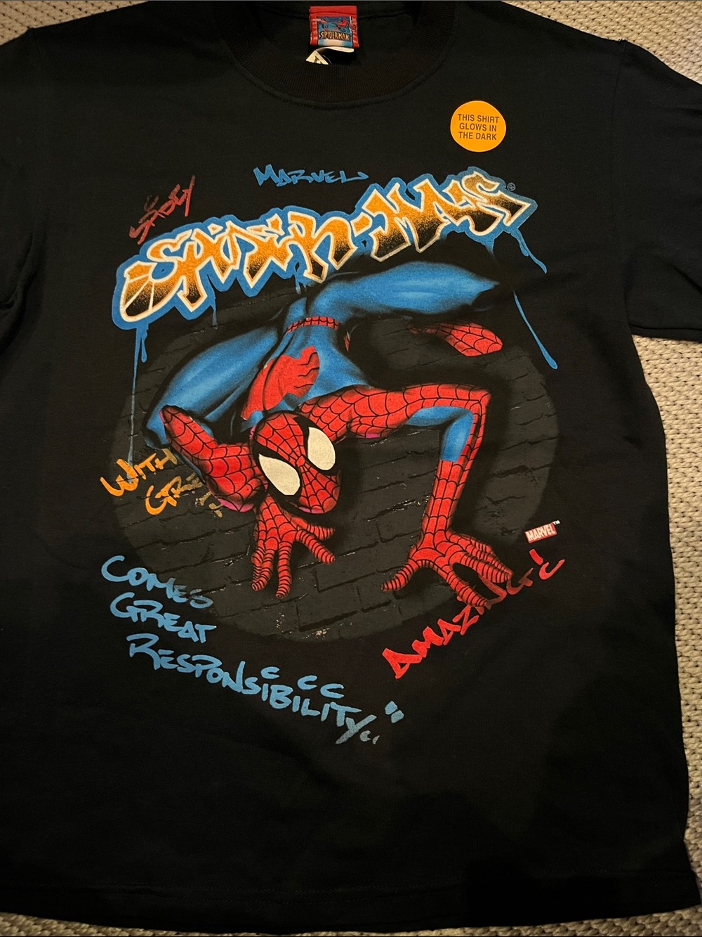 T-shirt Spider-Man boys new L glows in dark Extreme Concepts, LLC